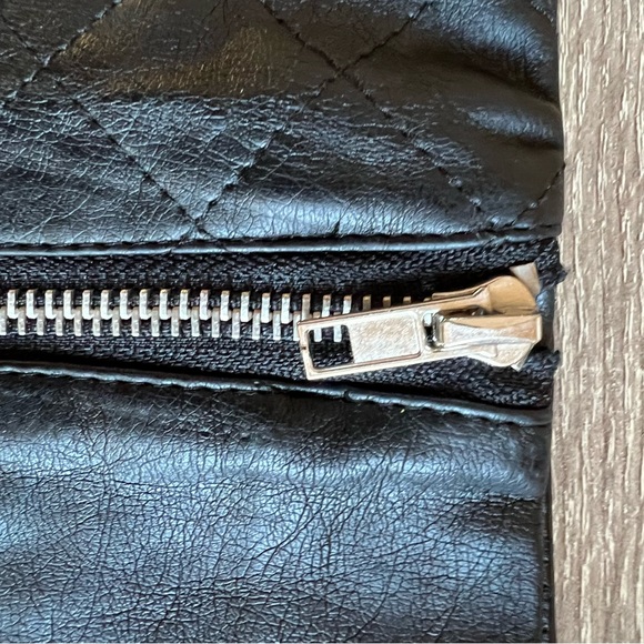 Vegan Leather Zipper detail skirt size small - Picture 2 of 6